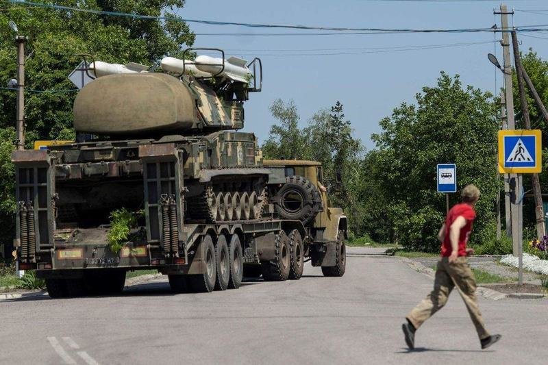 <p> Vehículo blindado en Ucrania </p>