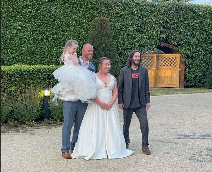 <p> Keanu Reeves en la boda </p>