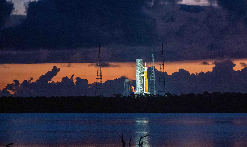 <p> El cohete Artemis I de la NASA preparado para su lanzamiento desde el cabo Cañaveral, en Florida, Estados Unidos - Keegan Barber/Nasa/Planet Pix vi / DPA </p>