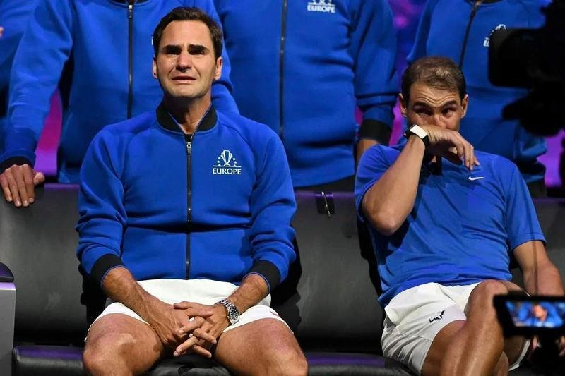 <p> Roger Federer y Rafa Nadal en la despedida del tenista suizo </p>
