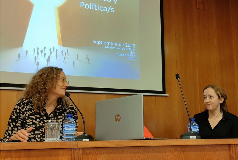 <p> La presidenta del CSIC, Eloísa del Pinto (d), junto a la directora del máster de Ciencia Política de la USAL, Araceli Mateos (i), antes de la conferencia en la Facultad de Derecho. - EUROPA PRESS </p>