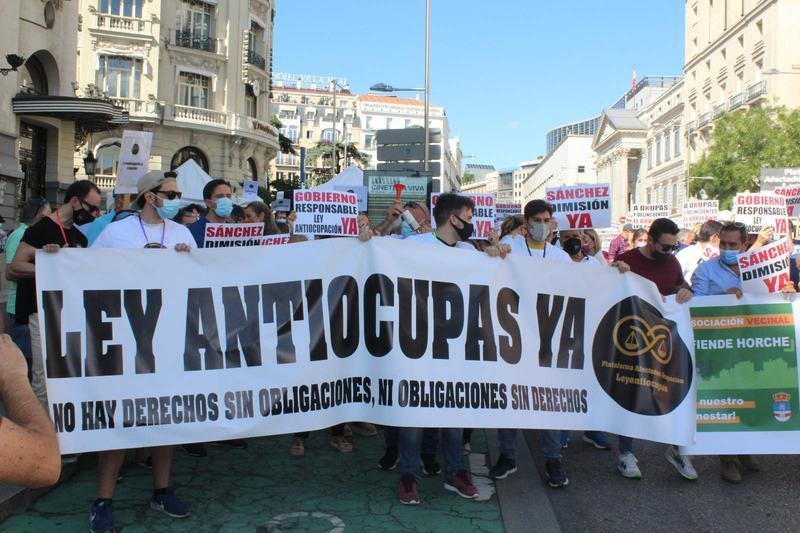 <p> Manifestación por una Ley Antiokupas </p>