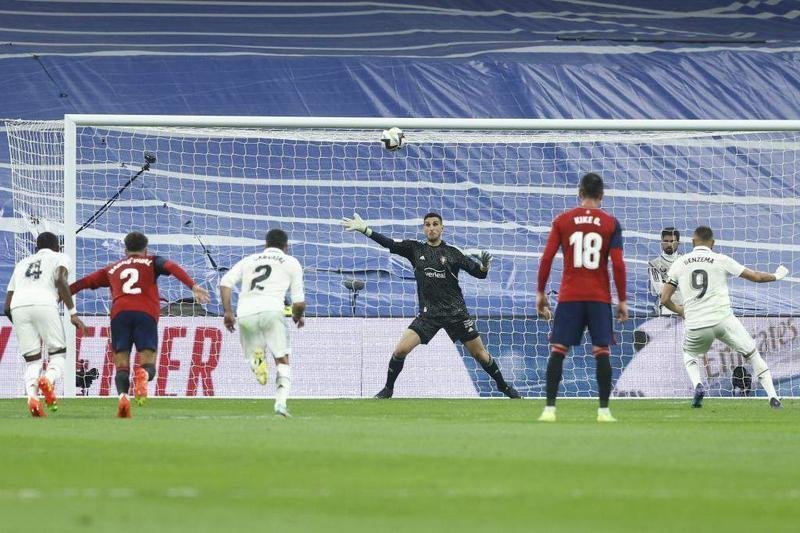 <p> El penalti fallado por Benzema ante Osasuna </p>