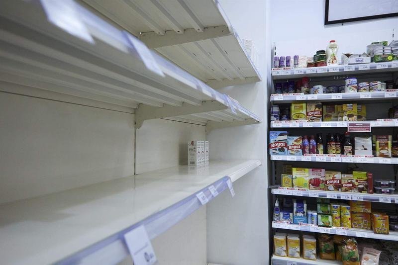  Desabastecimiento de productos de primera necesidad en un supermercado por la protesta de los transportistas de marzo de 2022 