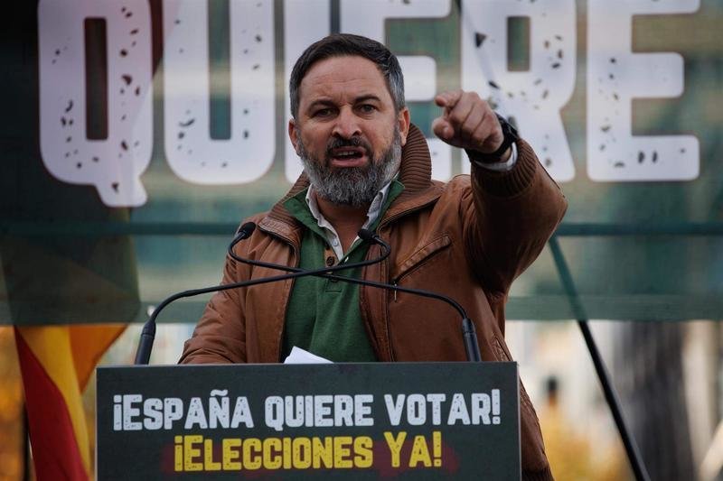  El líder nacional de Vox, Santiago Abascal, interviene durante la protesta por la derogación del delito de sedición del Código Penal 