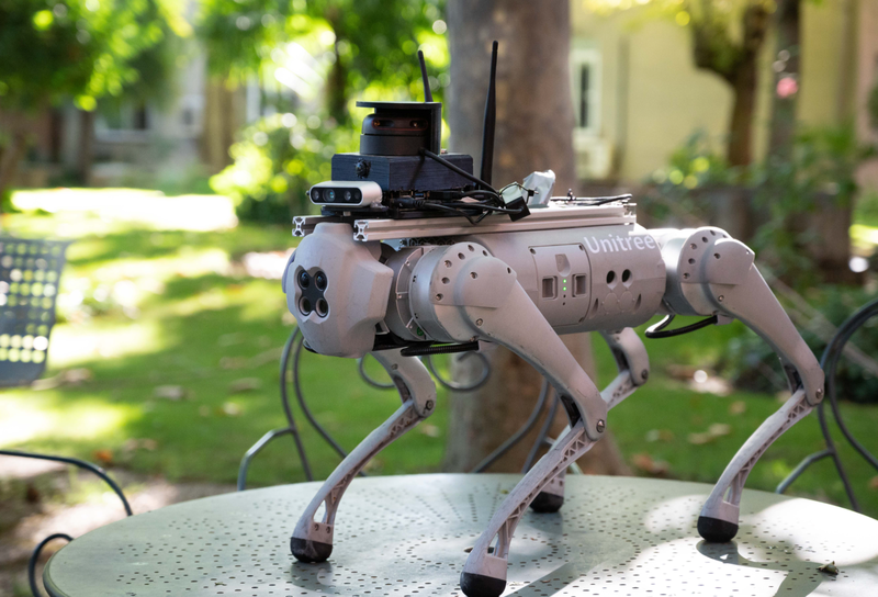 El perro robótico Tefi, creado por investigadores del CSIC, está pensado para asistir a personas con discapacidad. / Lorenzo Plana / CSIC Comunicación 