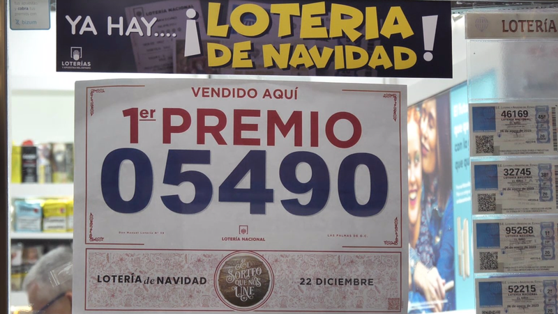  Vista de una de las administraciones situada en la calle Rafael Cabrera que han vendido parte del número 5490 correspondiente al 'Gordo' del Sorteo Extraordinario de la Lotería de Navidad, a 22 de diciembre de 2022, en Las Palmas de Gran Canaria, Las Palm - Europa Press 