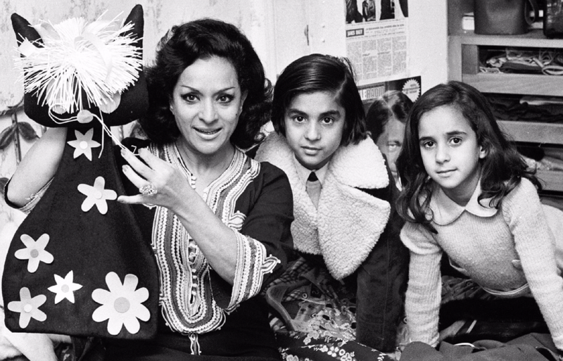  Archivo - Lola Flores junto a sus hijos Antonio y Rosario, en Madrid aproximadamente en 1973. - CONTACTOPHOTO - Archivo 