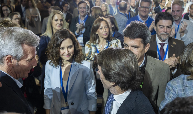  La presidenta de la Comunidad de Madrid, Isabel Díaz Ayuso, junto con el expresidente del Gobierno José María Aznar en la XXVI Intermunicipal del PP - JORGE GIL/EUROPA PRESS 