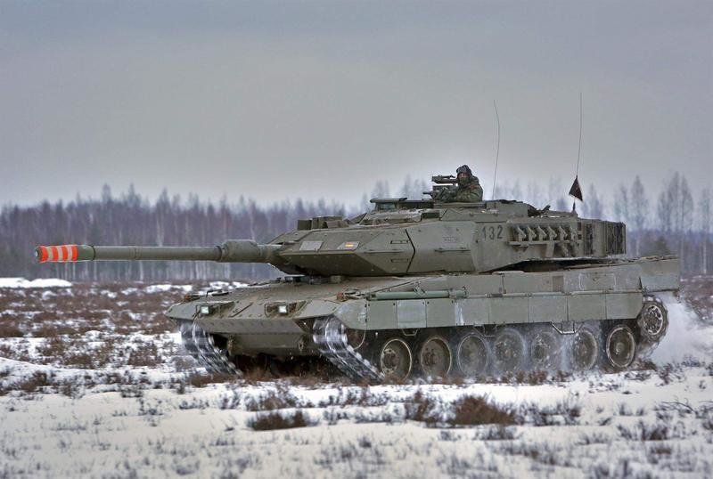  Un carro de combate 'Leopardo 2E' 