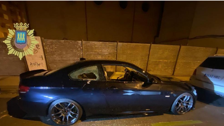  Así quedó el coche destrozado en Logroño por el padre del propietario.POLICÍA LOCAL DE LOGROÑO 