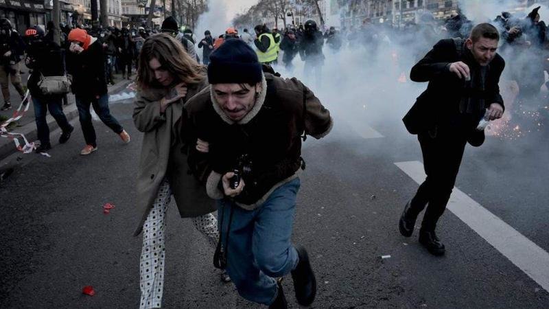  Masivas protestas en Francia por el retraso de la edad de jubilación 