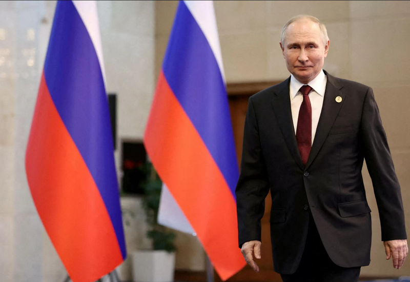  Putin en su visita a Mariúpol 