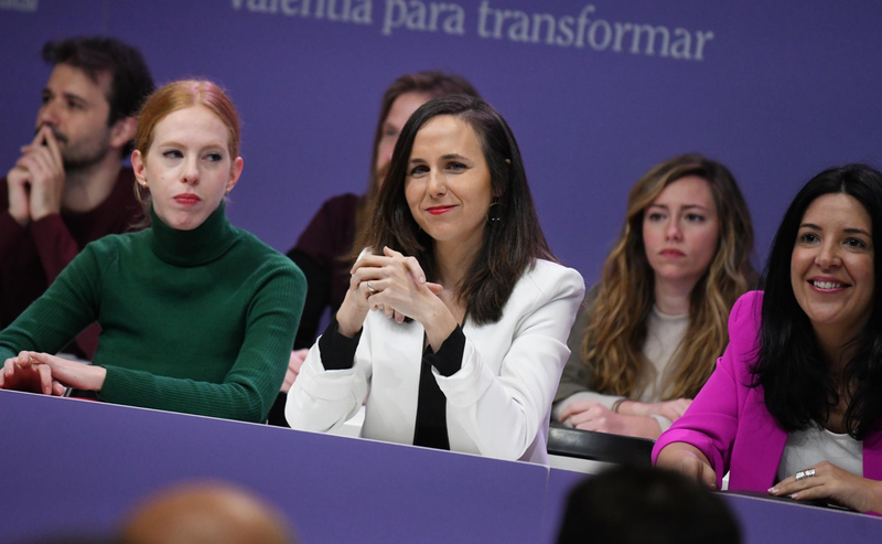  (I-D) La secretaria Organización de Podemos y secretaria de Estado de Agenda 2030, Lilith Verstrynge; la secretaria general de Podemos y ministra de Derechos Sociales y Agenda 2030, Ione Belarra; y la secretaria de Internacional y eurodiputada de Podemos, - Fernando Sánchez - Europa Press 