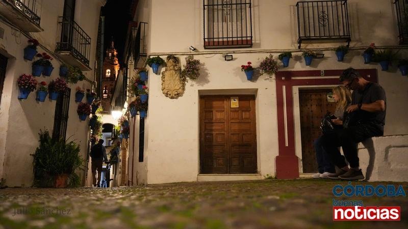  turistas en calle de las flores por la noche  Julio sanchez CBN  (3) 