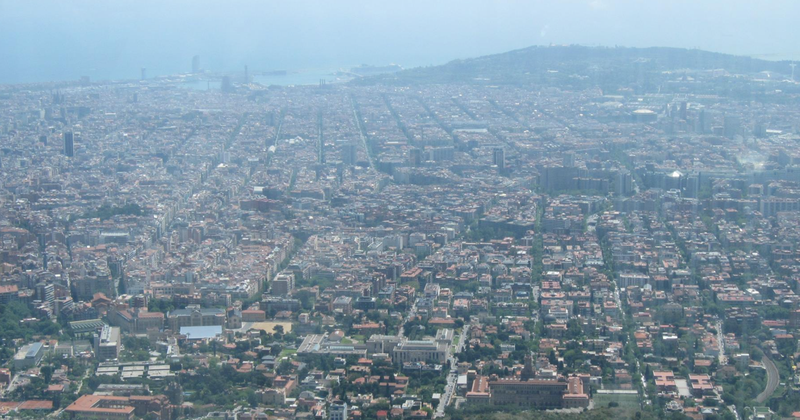  Archivo - Vista de la ciudad de Barcelona desde la sierra de Collserola, en un día de alta contaminación. - EUROPA PRESS - Archivo 