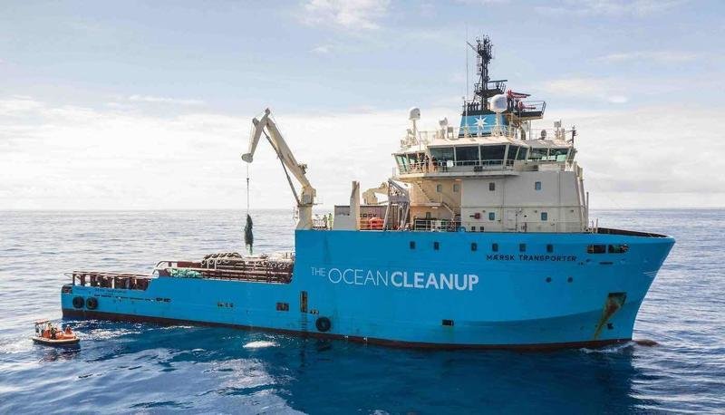  Uno de los barcos de limpieza de Ocean Cleanup 