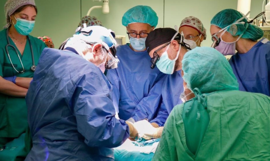  Personal del Hospital La Fe implanta por primera vez en Europa un marcapasos sin cables a un bebé prematuro de bajo peso - GVA 