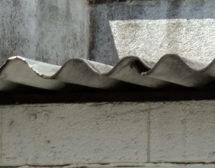  Restos de amianto en un tejado 