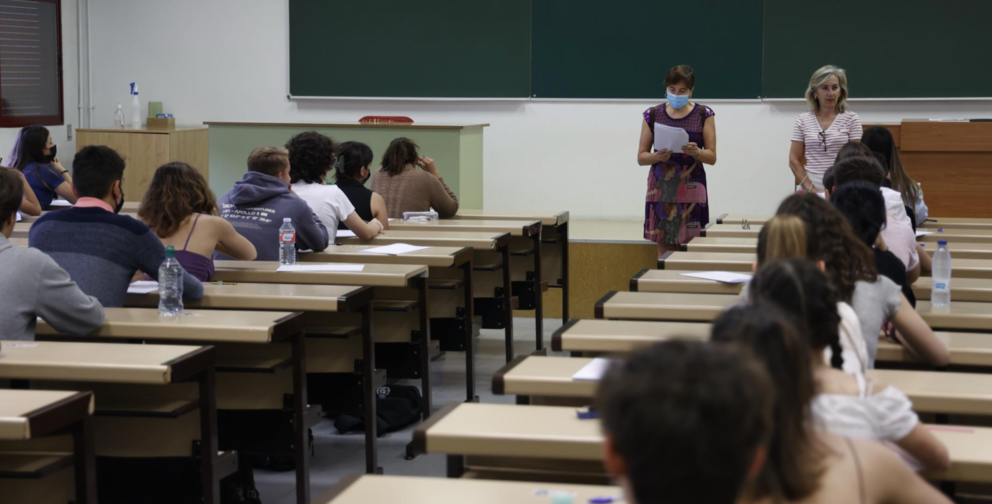  Archivo - Alumnos realizan los exámenes de la EBAU en la Universidad de Valladolid. - EUROPA PRESS/ LOURDES AZAÑA - Archivo 