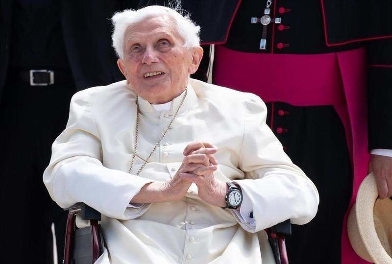  Archivo - Benedicto XVI el pasado mes de junio en Baviera - Sven Hoppe (dpa) 