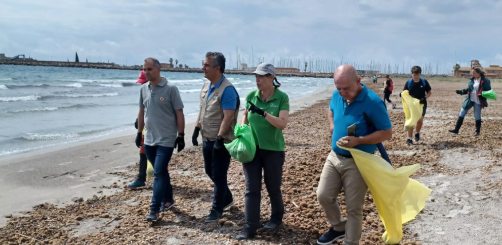  Unas 17.000 personas voluntarias retiran basura de 970 espacios naturales en toda España 