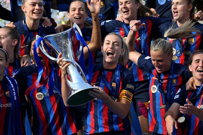  Alexia Putellas levantando la segunda Champions League Femenina del Barcelona 