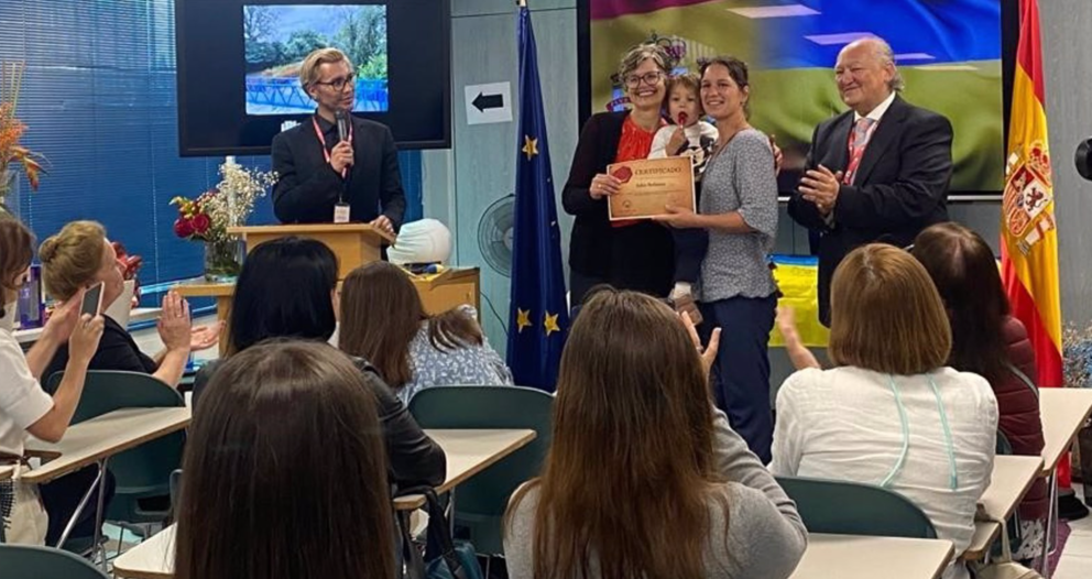  Mujeres ucranianas reciben un diploma por superar un curso de español - EUROPA PRESS 