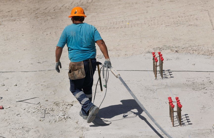  Un obrero durante la construcción de una obra, a 10 de mayo de 2023 