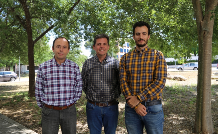  De izquierda a derecha, los investigadores de DAUCO Emilio Camacho, Juan Antonio Rodríguez y Rafael González 