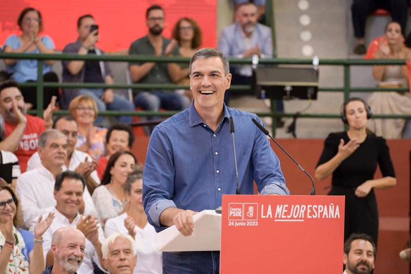  El secretario general del PSOE y presidente del Gobierno, Pedro Sánchez, interviene durante un mitin preelectoral 