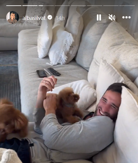  Sergio Rico ya en casa con Alba Silva- historias de instagram de Alba Silva 