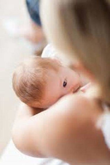  La lactancia materna favorece la salud de la madre y el bebé.  