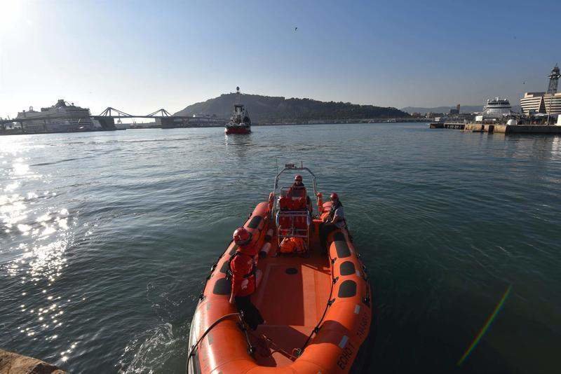  Una de las lanchas de rescate del barco de la ONG Proactiva Open Arms, sale desde el puerto de Barcelona rumbo al Mediterráneo Central 