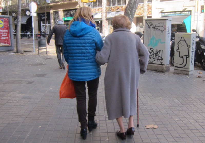  La Confederación Española de Alzheimer pide "más servicios" para proteger la salud de las personas cuidadoras 