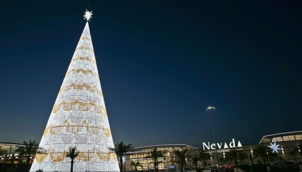  El árbol de Navidad más grande de España, situado en Granada 