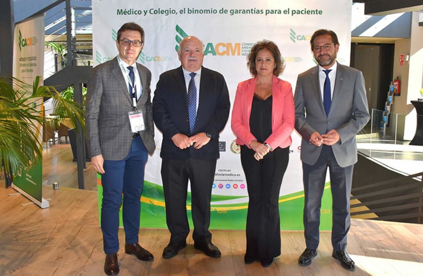  La consejera de Salud y Consumo, Catalina García, ha participado en la VIII Convención de Colegios de Médicos de Andalucía. 