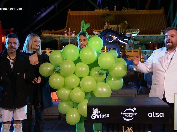  Las Campanadas de Ibai con Grefg vestido de uvas y DjMariio con la equipación del Real Madrid 