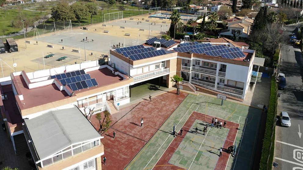  Instalación fotovoltaica en un colegio público del barrio sevillano de Torreblanca, resultado del proyecto europeo Powerty. 