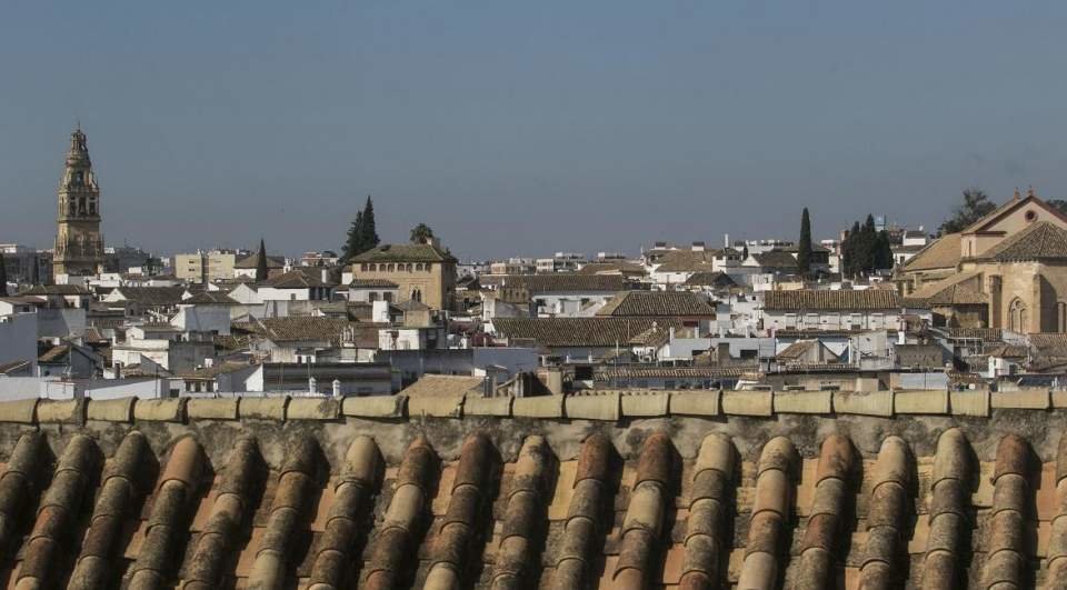  Cielo despejado sobre el casco antiguo de Córdoba 