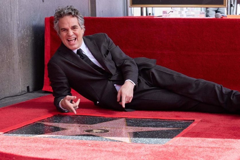  Mark Ruffalo con su estrella en el Paseo de la Fama de Hollywood. 