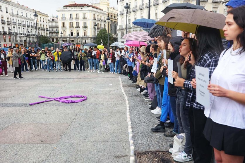  Cientos de personas durante una concentración por los 40 feminicidios en 2023 en la Puerta del Sol, a 2 de junio de 2023 