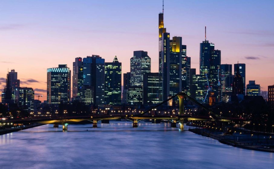  Archivo - Skyline de Frankfurt (Alemania). - Boris Roessler/dpa - Archivo 