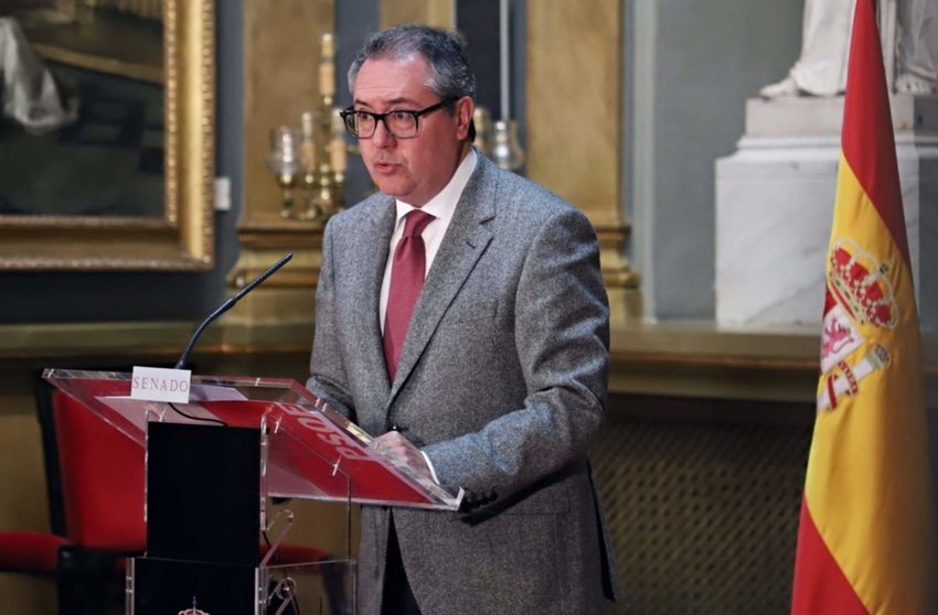  El secretario general del PSOE-A, Juan Espadas, este martes en rueda de prensa en el Senado. - PSOE 