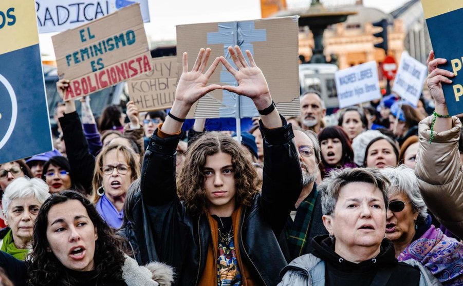  Archivo - Cientos de personas durante una manifestación convocada por el Movimiento Feminista de Madrid por el 8M, Día Internacional de la Mujer, a 8 de marzo de 2023, en Madrid (España). - Carlos Luján - Europa Press - Archivo 