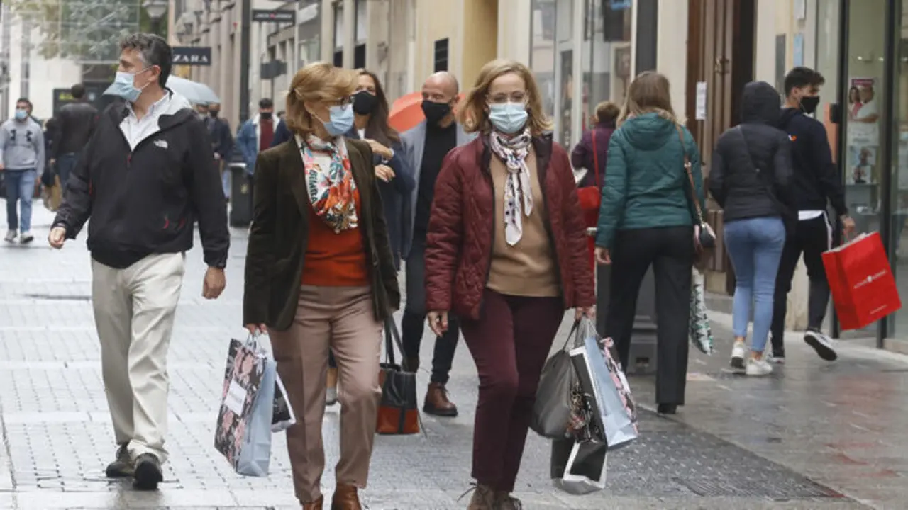  Personas comprando en C&oacute;rdoba 