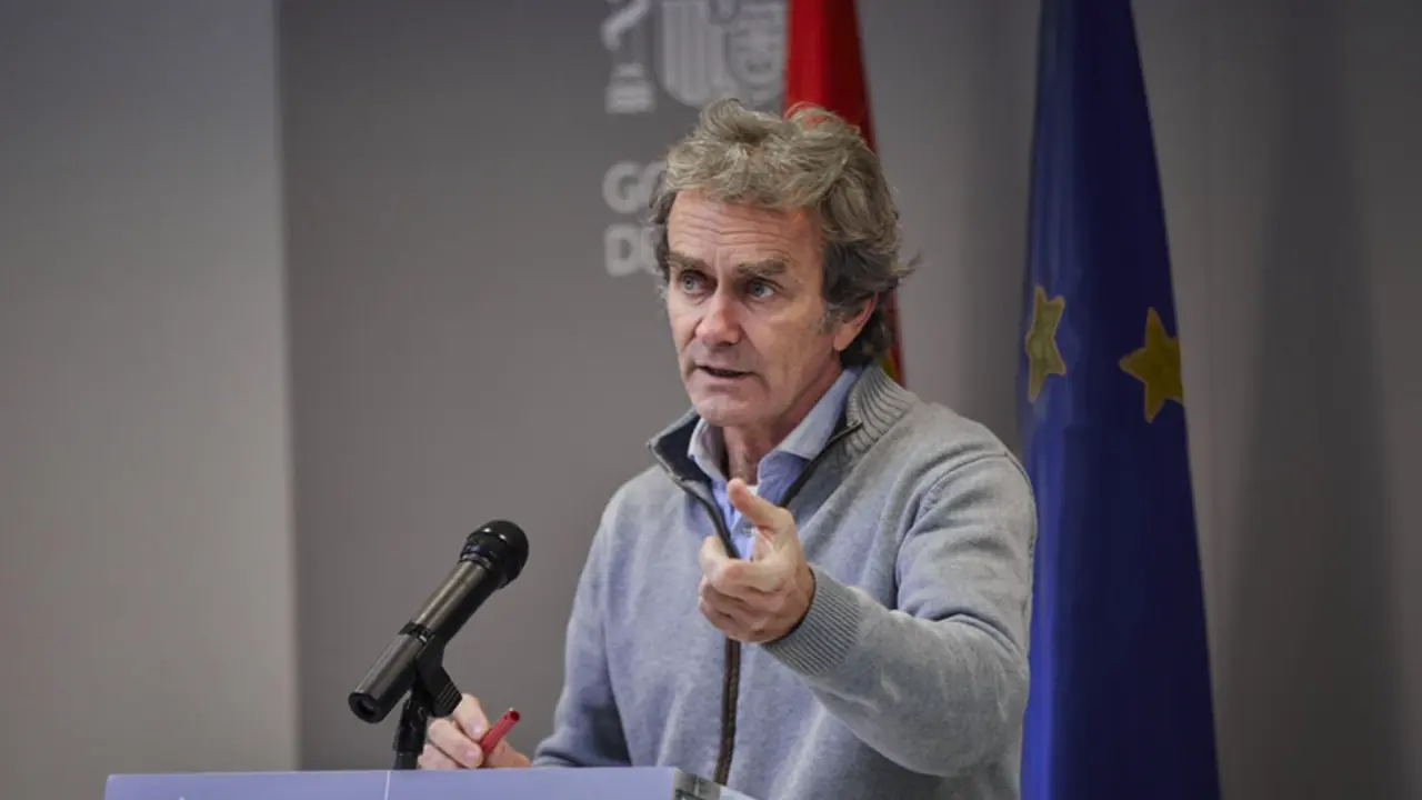  El director del Centro de Coordinaci&oacute;n de Alertas y Emergencias Sanitarias (CCAES), Fernando Sim&oacute;n durante una rueda de prensa para informar sobre la evoluci&oacute;n de la pandemia de coronavirus, en el Ministerio de Sanidad, Madrid (Espa&ntilde;a), a 11 de enero de 2 - EUROPA PRESS/J. Hell&iacute;n. POOL - Europa Press 