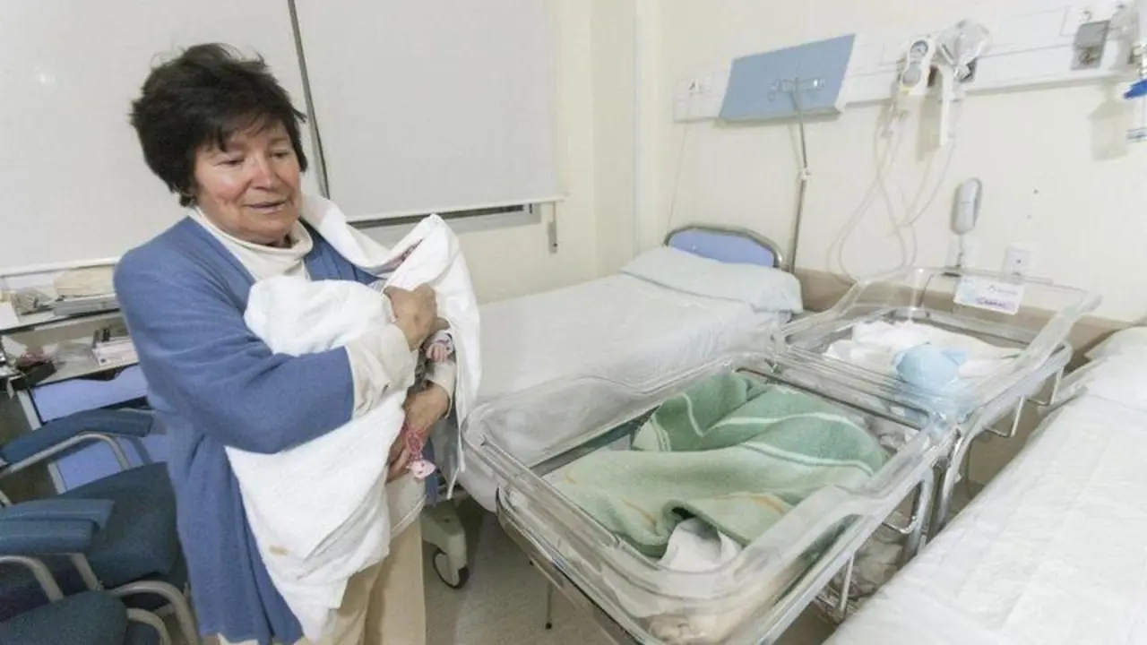  Mauricia con los mellizos 