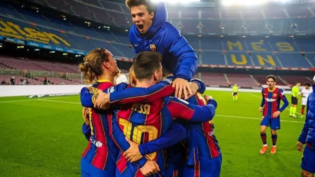  Los jugadores del FC Barcelona festejan su pase a la final. // Twitter 