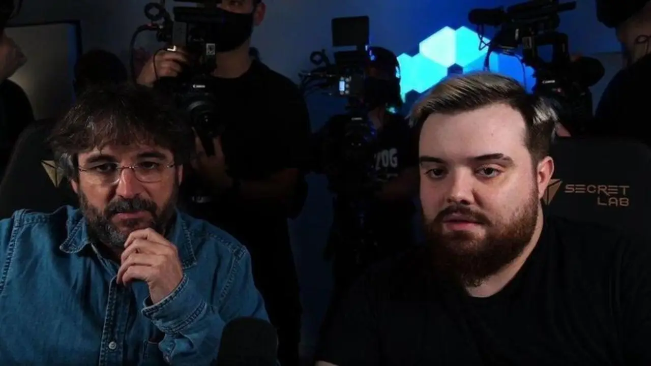 Jordi &Eacute;vole con Ibai Llanos en su Set Up